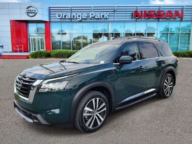 Used 2025 Nissan Pathfinder Platinum w/ Cargo Package FWD image 4