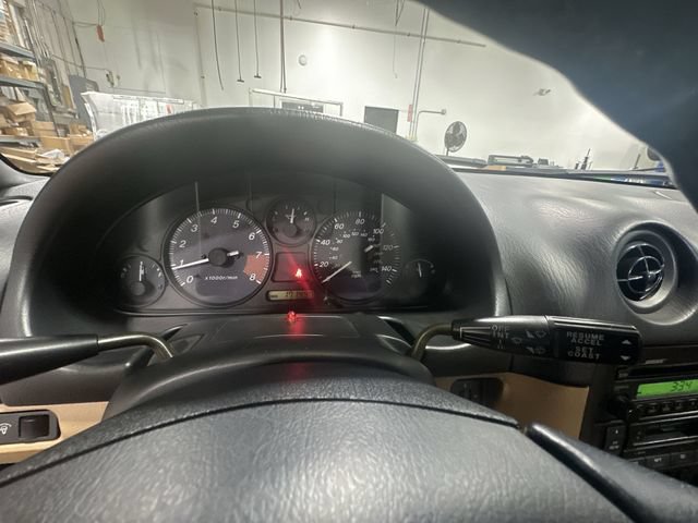 Used 1999 MAZDA MX-5 Miata RWD image 14