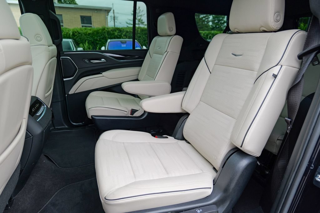Used 2023 Cadillac Escalade ESV Sport w/ Touring Package AWD/4WD image 29