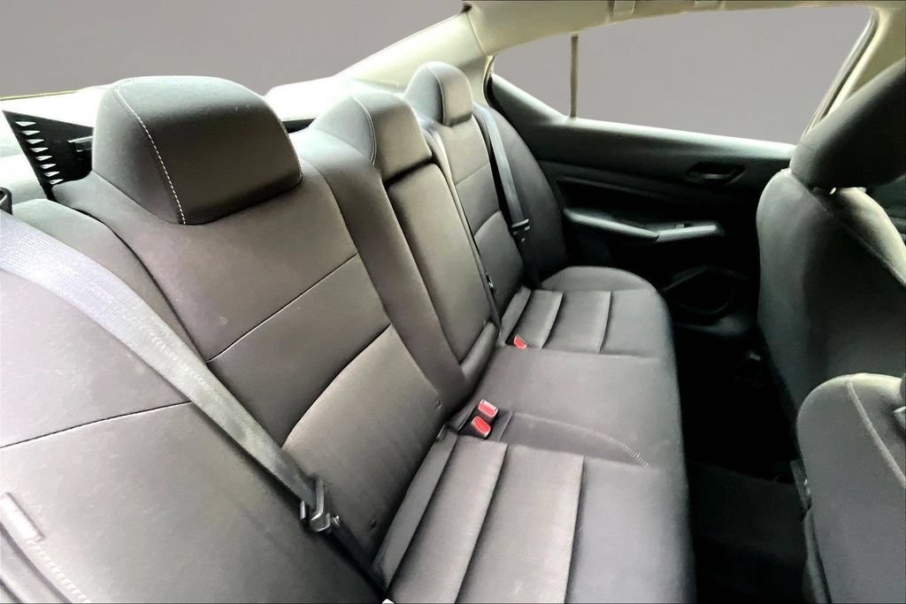 Used 2024 Nissan Altima 2.5 SV FWD image 23
