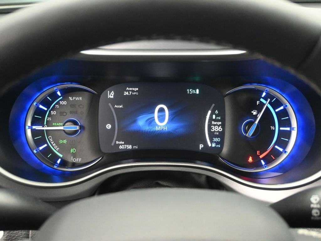 Used 2024 Chrysler Pacifica Limited FWD image 13
