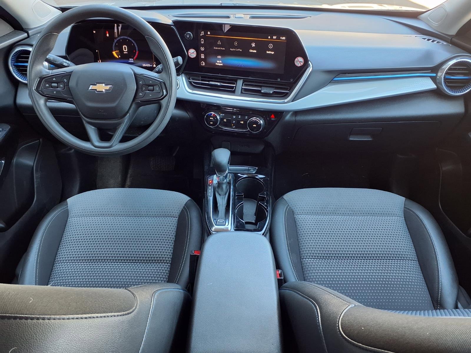 Used 2025 Chevrolet Trax LT image 8