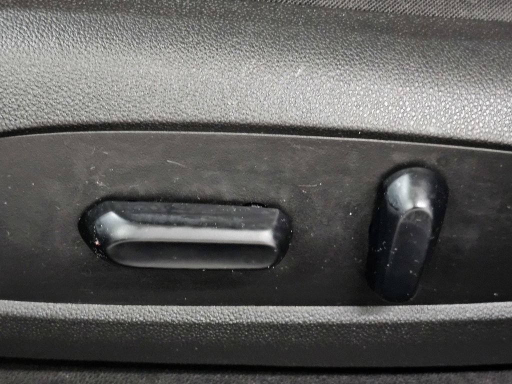 Used 2018 Chevrolet Cruze LT w/ LT Convenience Package FWD image 24