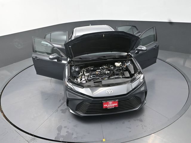 Used 2025 Toyota Camry LE image 9