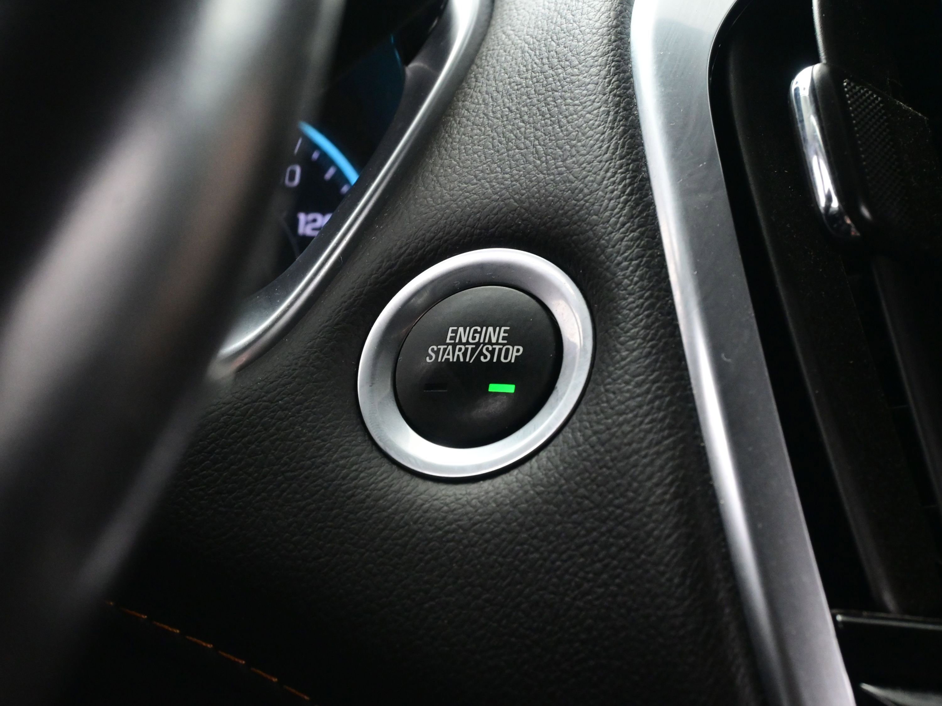 Used 2020 Chevrolet Traverse LT image 24