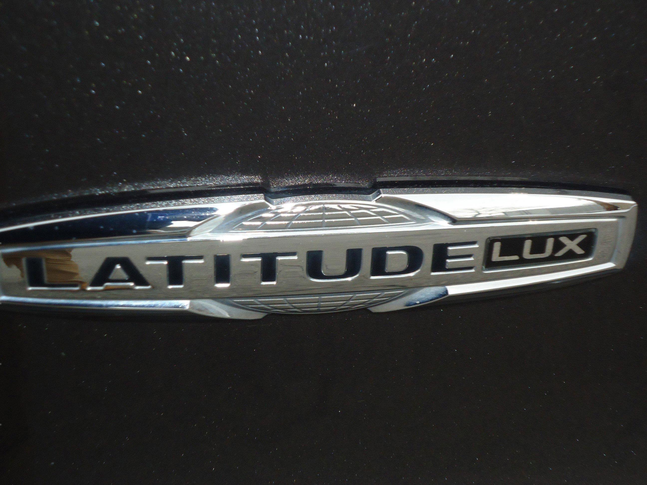 Used 2021 Jeep Cherokee Latitude Lux w/ Comfort/Convenience Group image 10