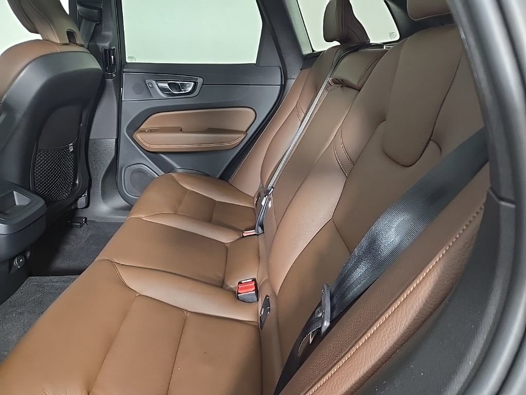 Certified 2023 Volvo XC60 B5 Plus w/ Climate Package image 13