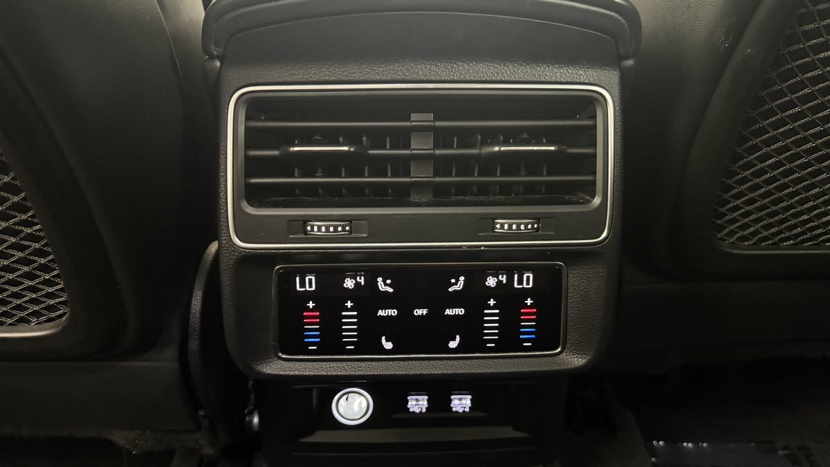 Used 2019 Audi Q8 Prestige w/ Luxury Package AWD/4WD image 32