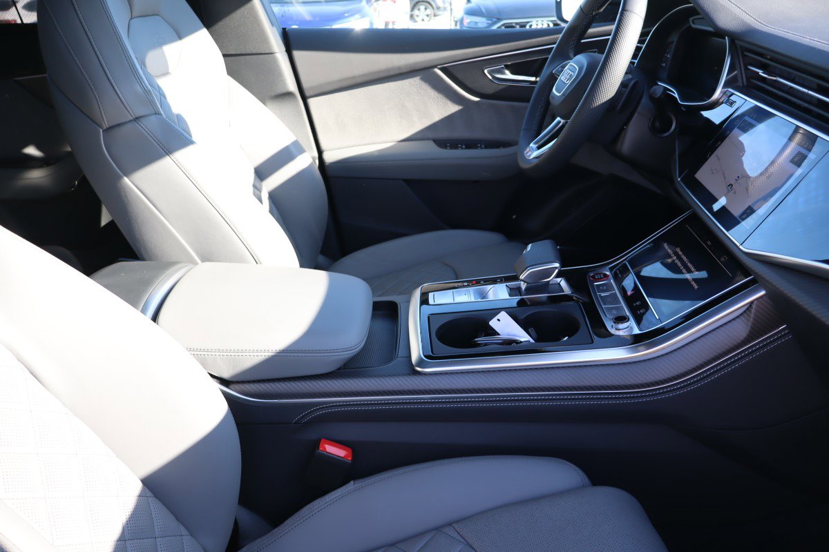 Used 2024 Audi SQ8 Prestige w/ Prestige Package image 13