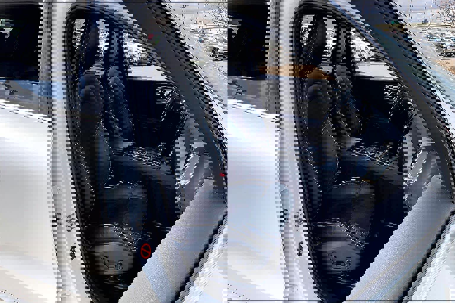 Used 2018 Volvo XC60 T5 R-Design w/ Convenience Package image 7