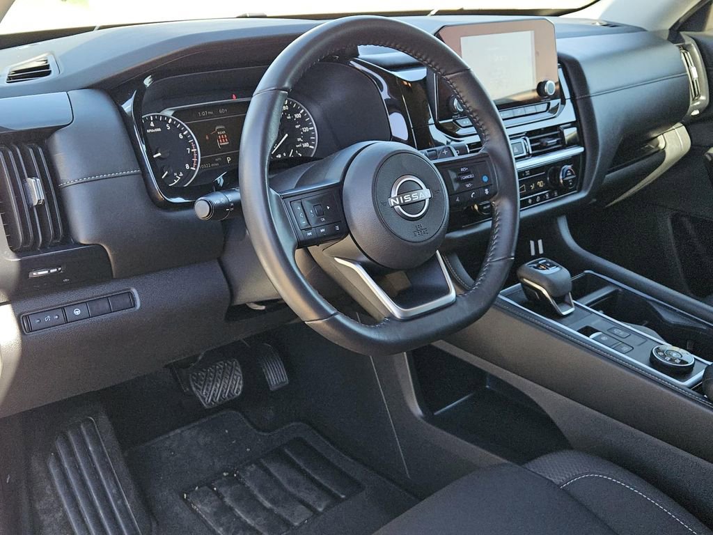 Used 2024 Nissan Pathfinder SV image 24