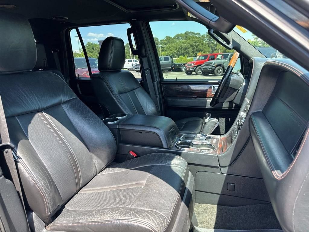 Used 2017 Lincoln Navigator L Reserve AWD/4WD image 32