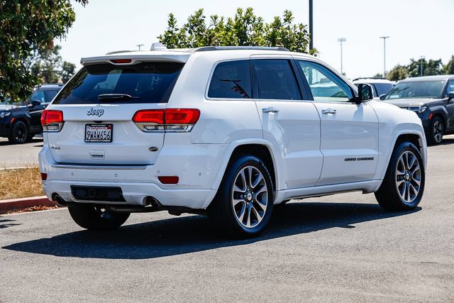 Used 2017 Jeep Grand Cherokee Overland w/ Jeep Active Safety Group AWD/4WD image 5