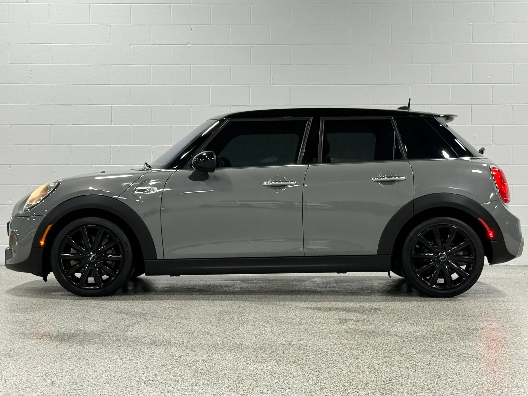 Used 2019 MINI Cooper S w/ Signature Upholstery Package FWD image 9
