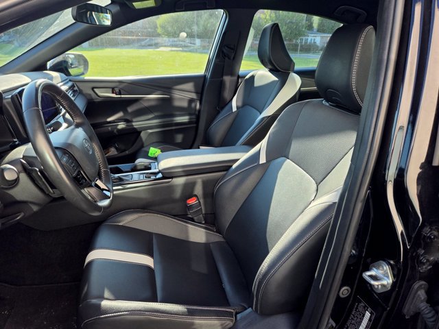 Used 2025 Toyota Camry SE FWD image 6