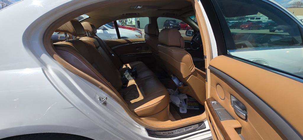Used 2008 BMW 750i RWD image 13