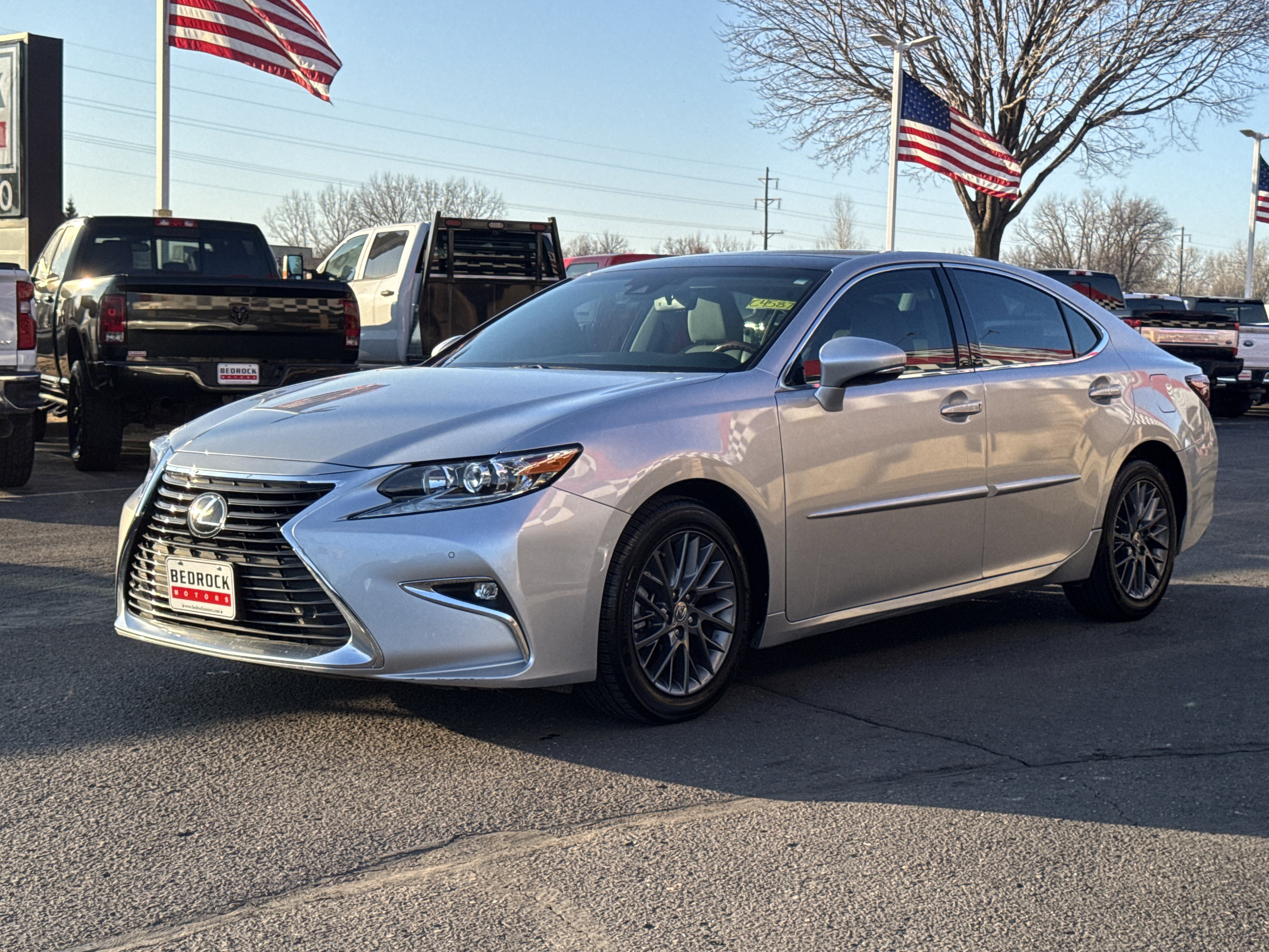 Used 2018 Lexus ES 350 w/ Navigation System Package image 3