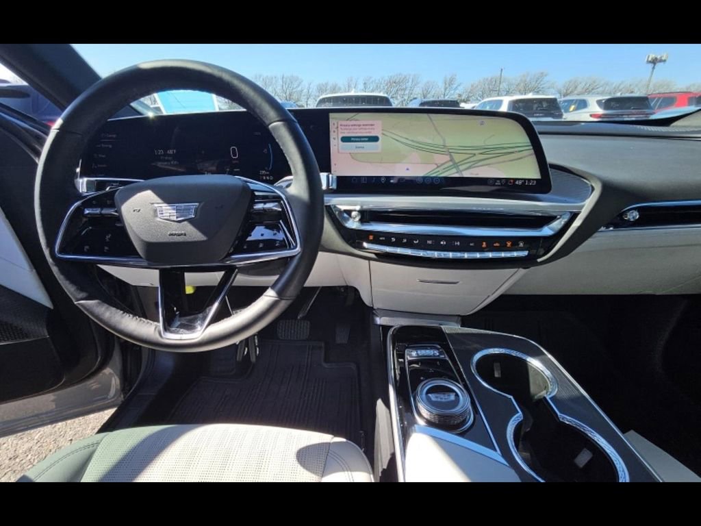 Used 2025 Cadillac Lyriq Sport AWD/4WD image 2