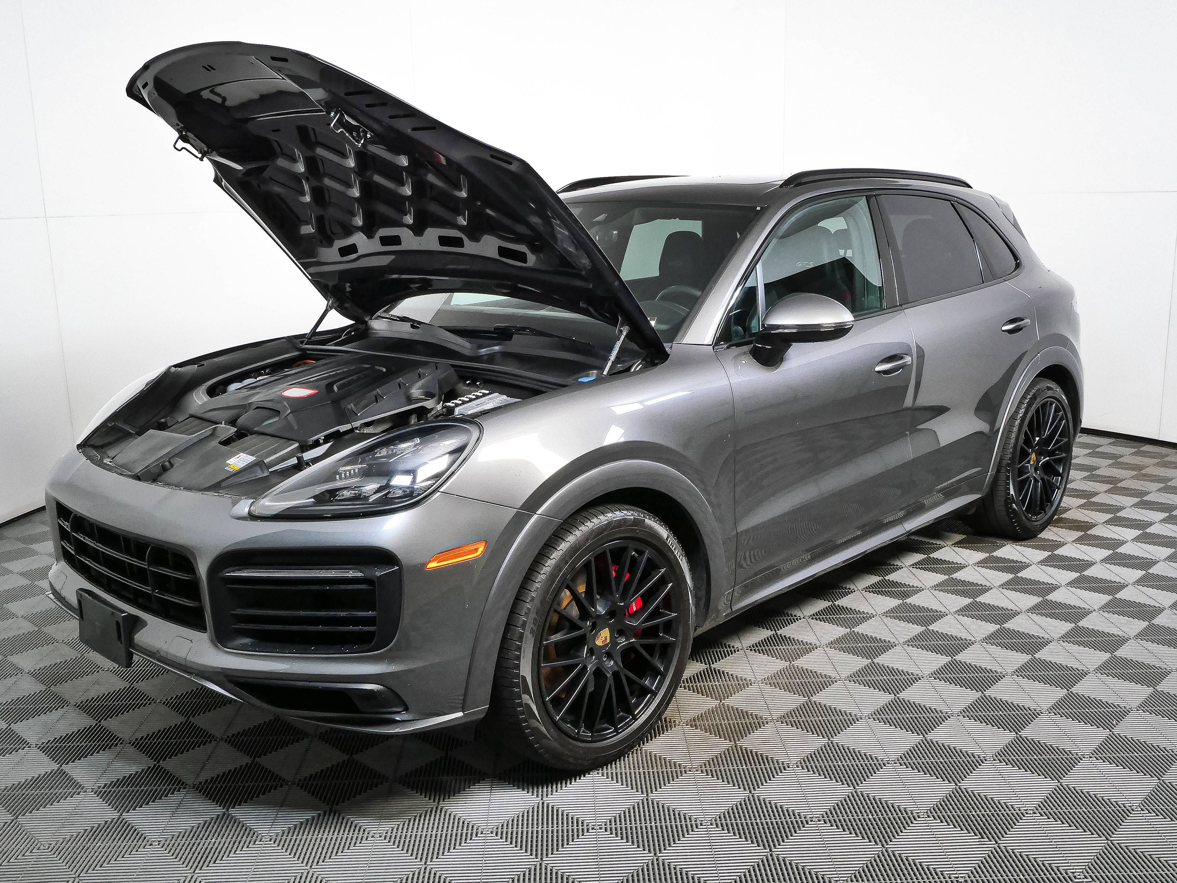 Certified 2023 Porsche Cayenne GTS w/ Premium Package AWD/4WD image 34