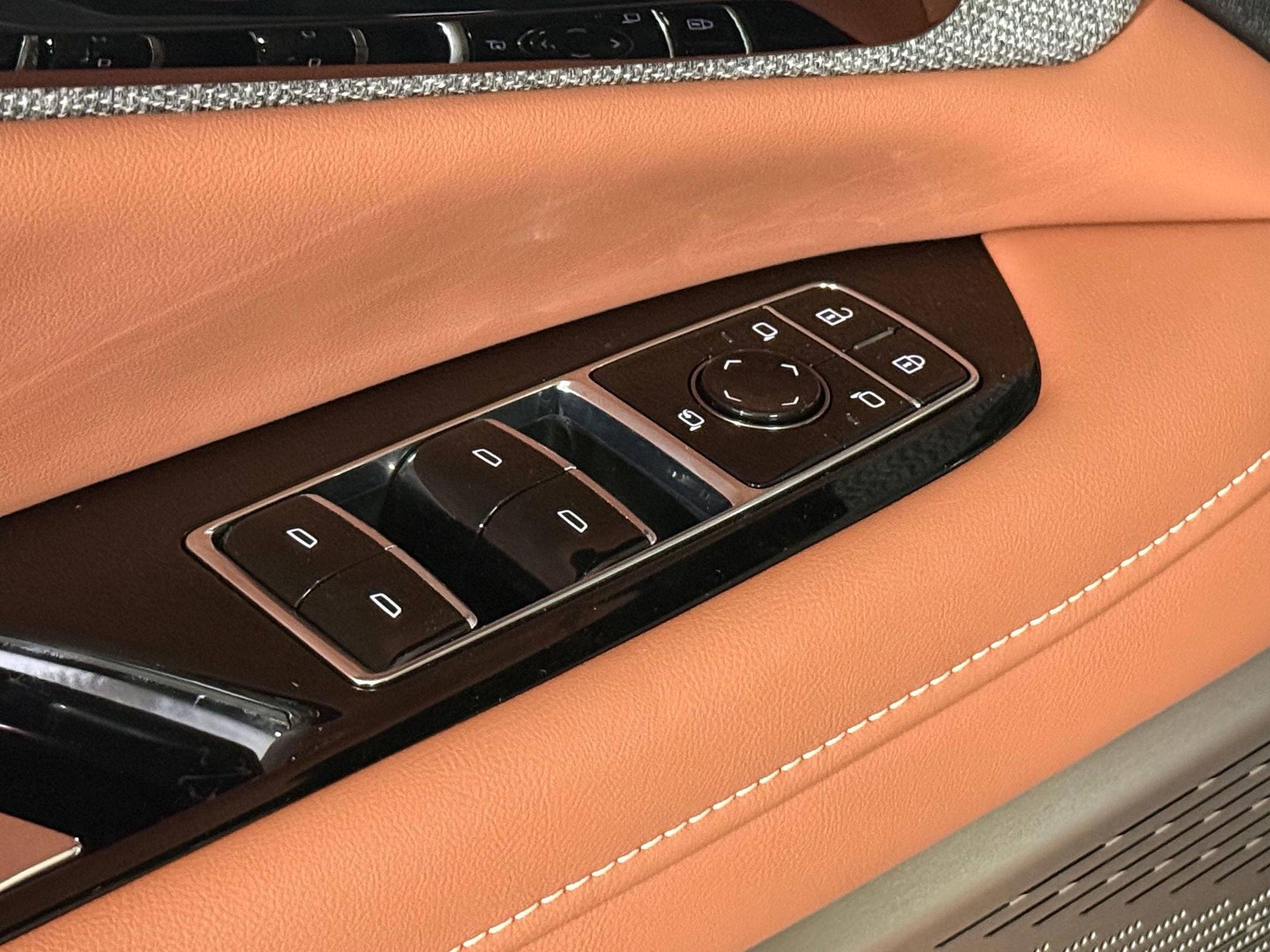 New 2026 Cadillac Optiq Luxury 2 image 22