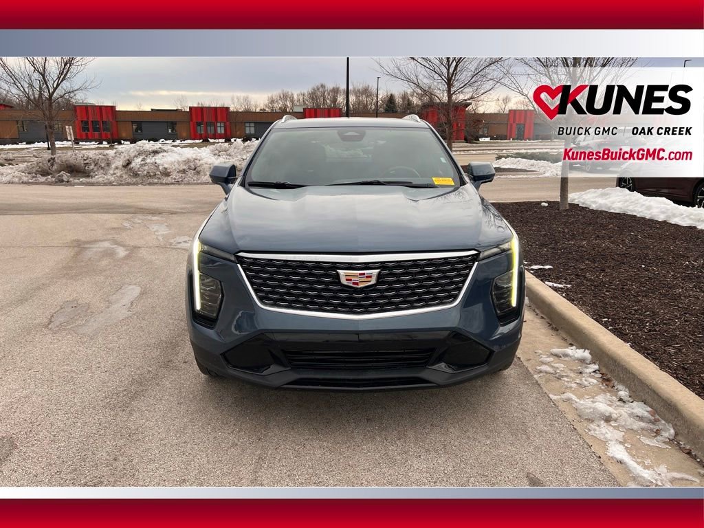 Used 2025 Cadillac XT4 Premium Luxury image 3