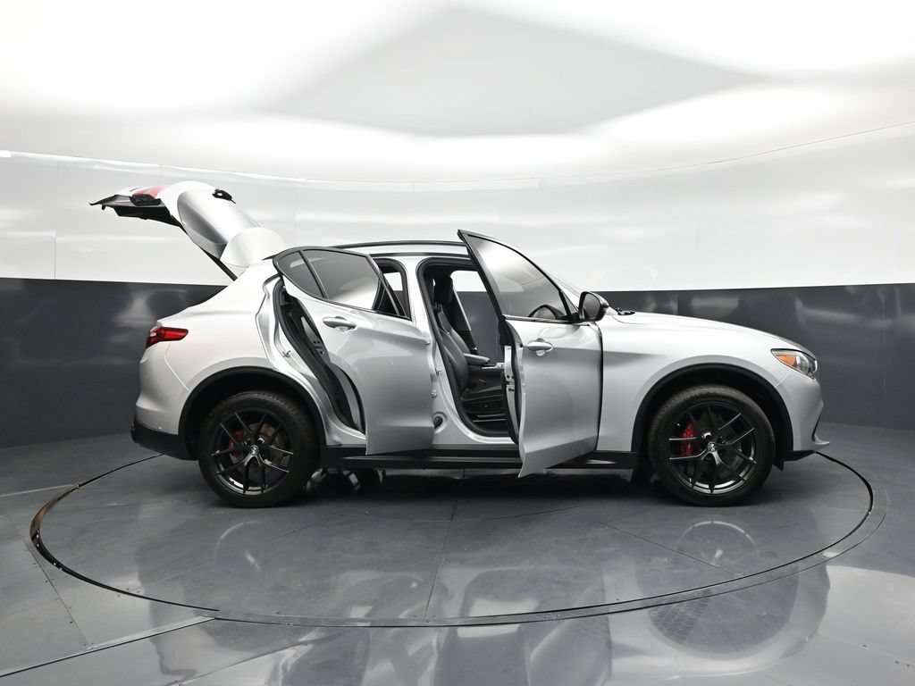 Used 2020 Alfa Romeo Stelvio w/ Nero Edizione RWD image 4