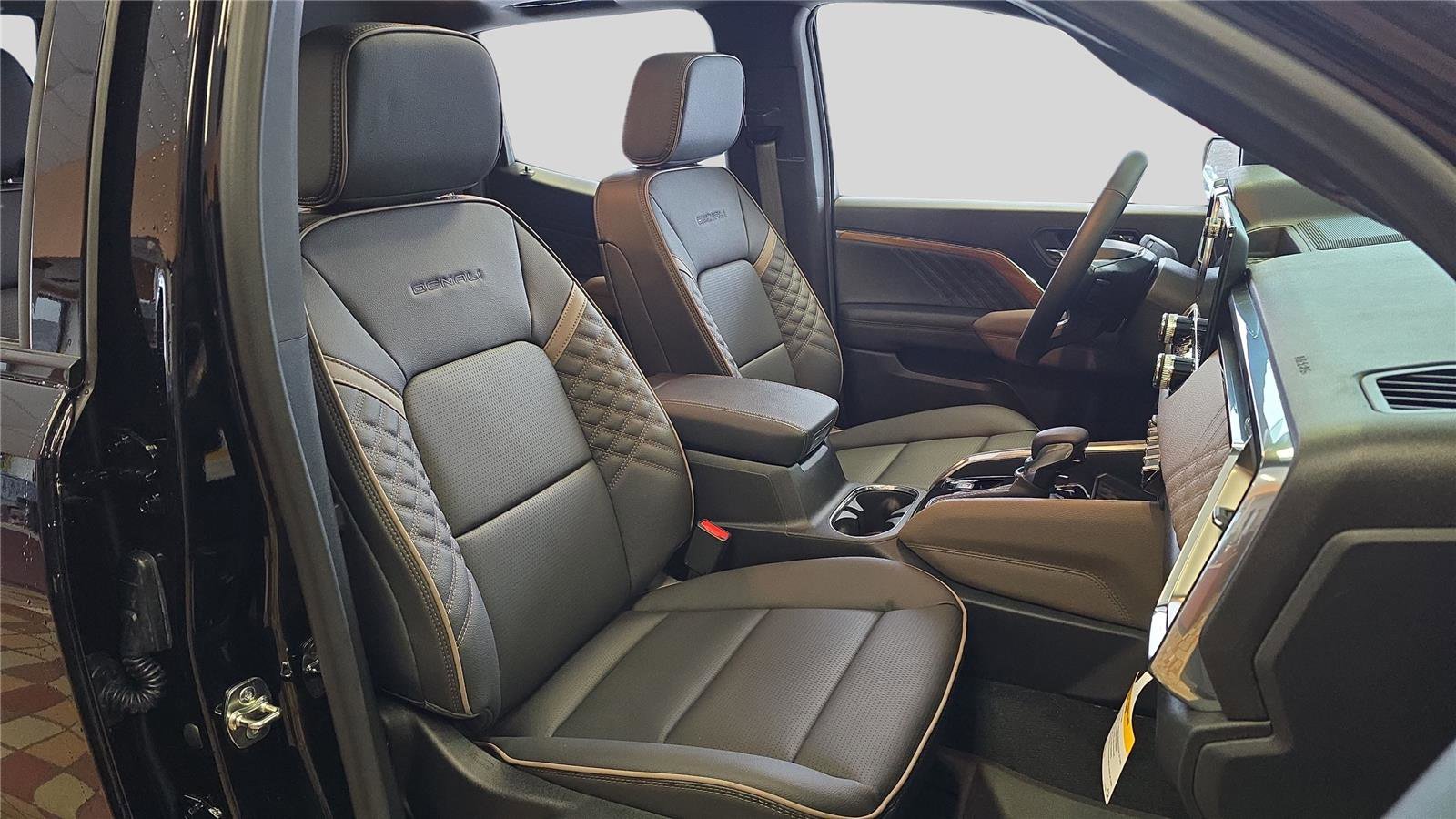 New 2026 GMC Canyon Denali image 14