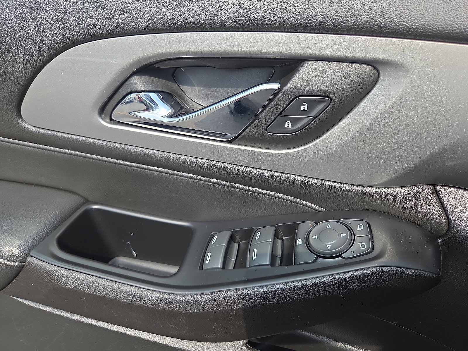 Used 2023 Chevrolet Traverse LT AWD/4WD image 28