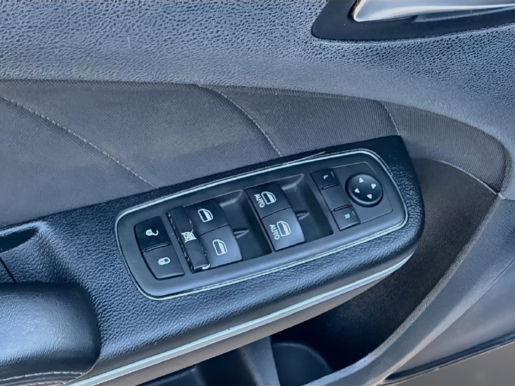 Used 2022 Dodge Charger SXT RWD image 17