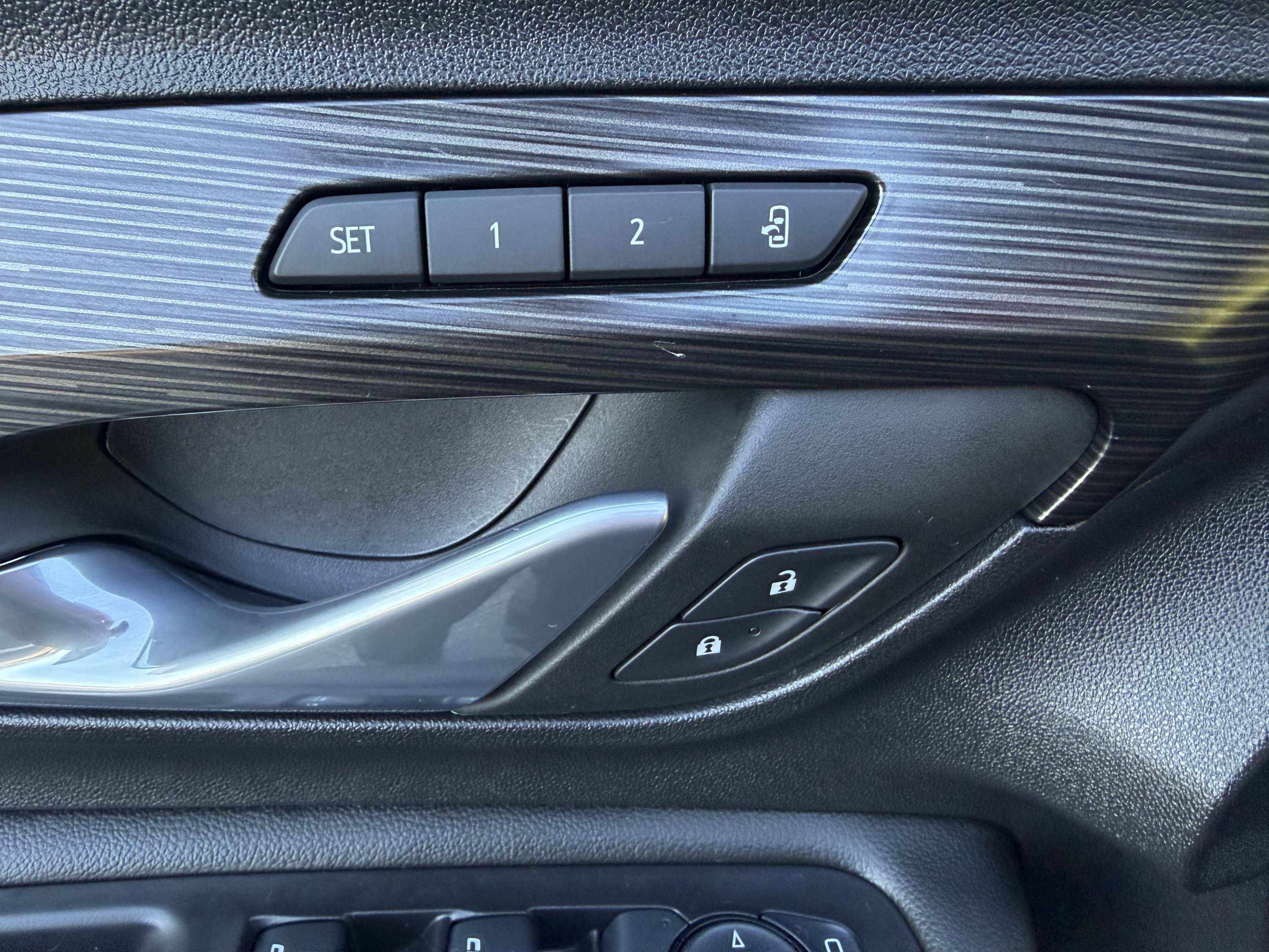 Used 2024 GMC Terrain SLT w/ Infotainment Package II image 30