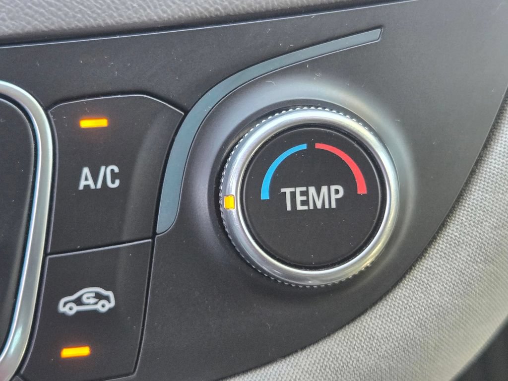 Used 2017 Chevrolet Malibu LT FWD image 29