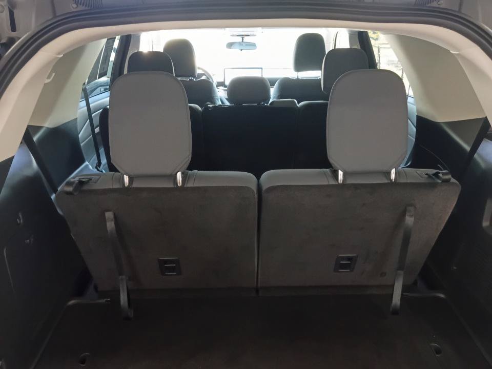 Used 2025 Ford Explorer Active RWD image 18