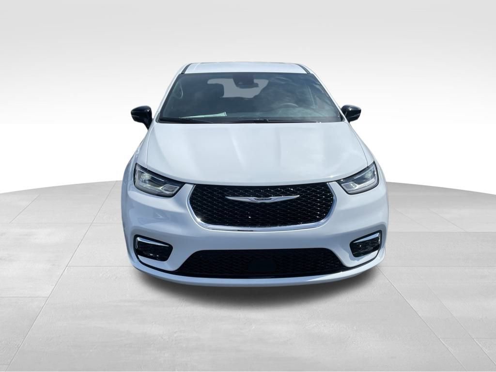 New 2026 Chrysler Pacifica Select image 3