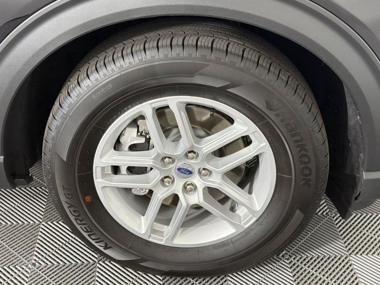Used 2026 Ford Explorer Active RWD image 12