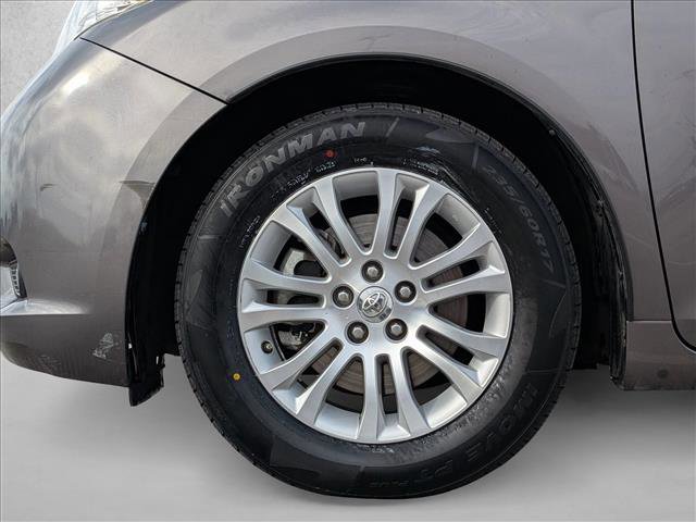 Used 2015 Toyota Sienna XLE image 24