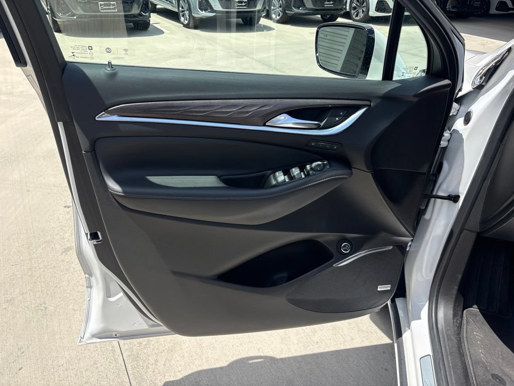 Used 2023 Buick Enclave Avenir w/ Avenir Technology Package FWD image 12