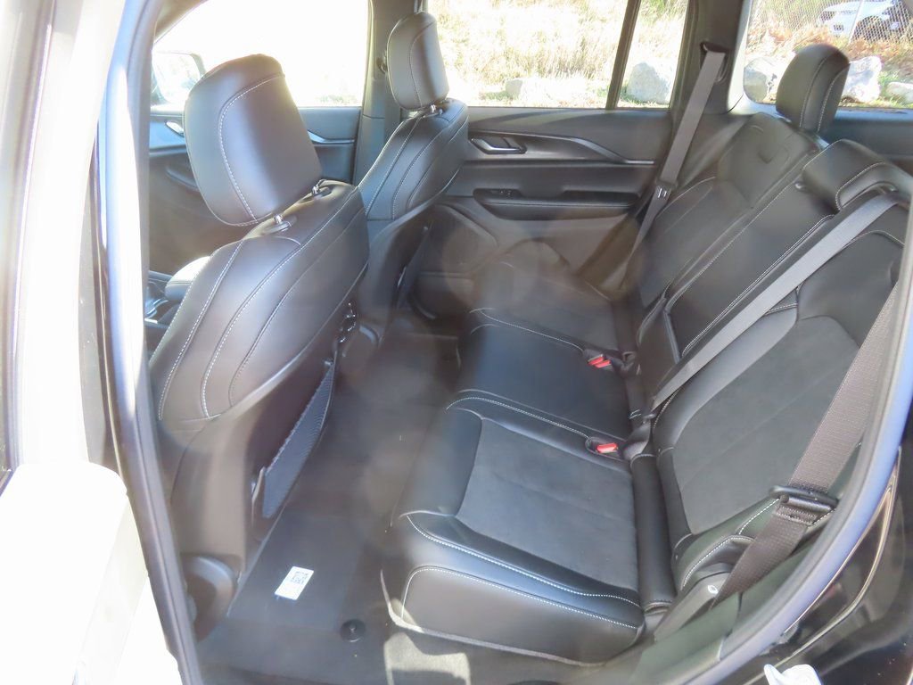 New 2025 Jeep Grand Cherokee Altitude image 22