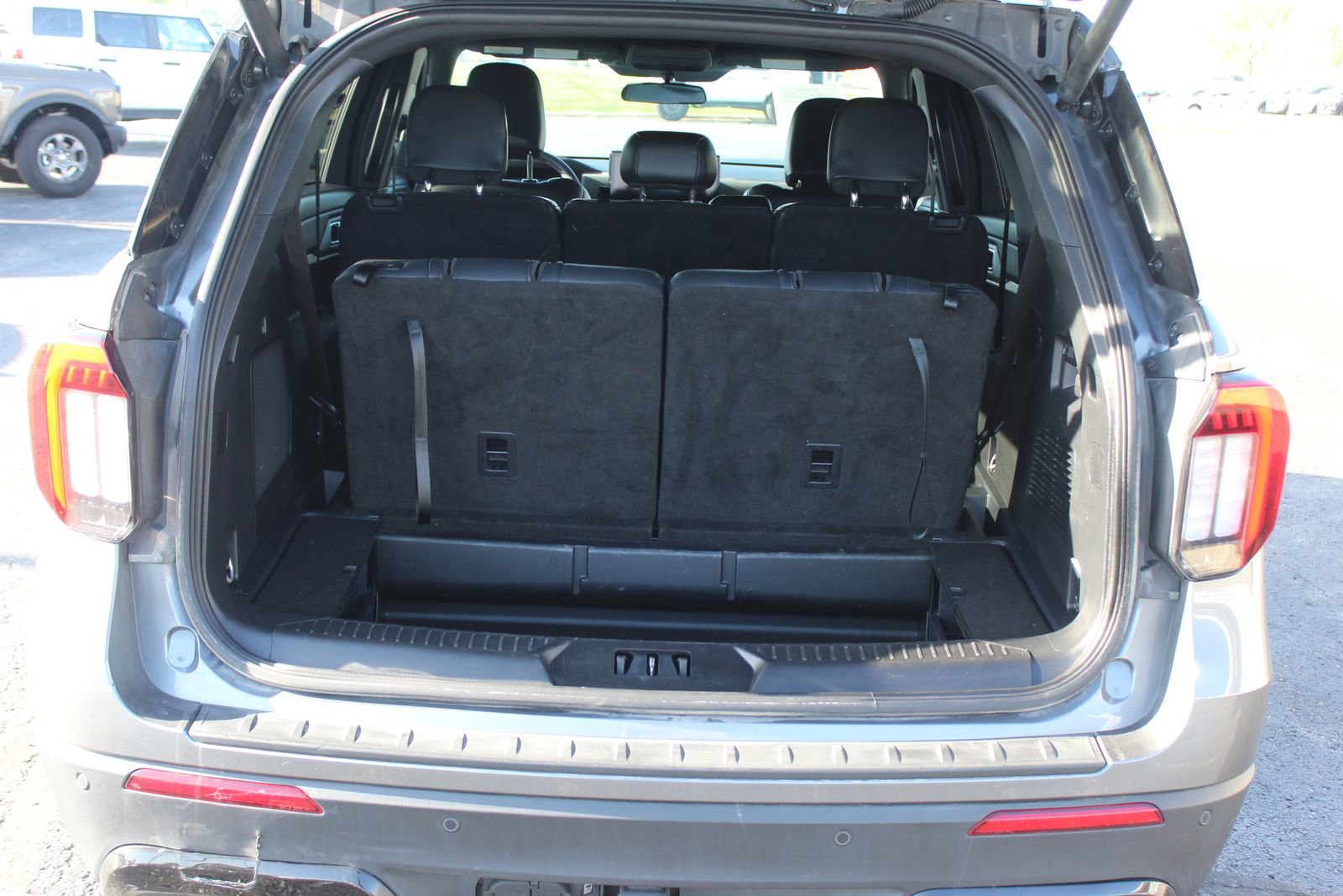 Used 2025 Ford Explorer ST-Line w/ ST-Line Street Pack AWD/4WD image 18