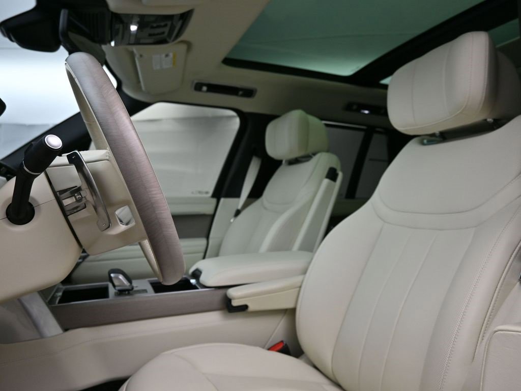 Used 2025 Land Rover Range Rover Autobiography image 5