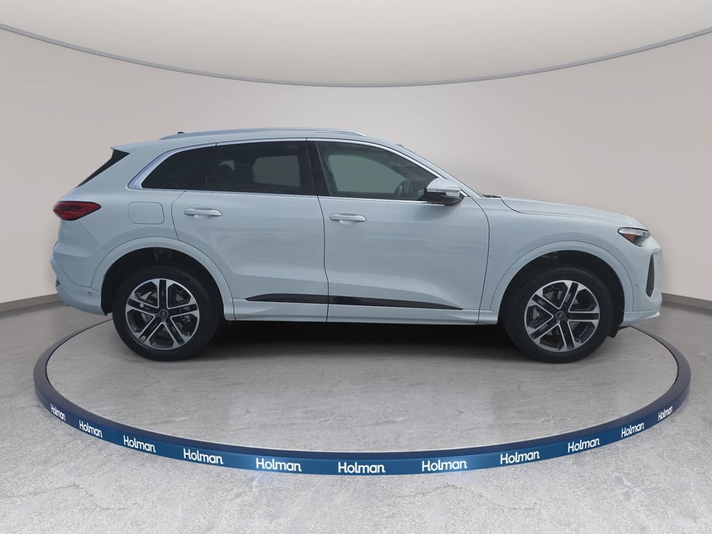 Certified 2025 Audi Q5 Premium w/ Premium Plus AWD/4WD image 4