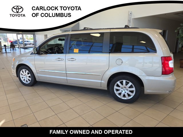 Used 2016 Chrysler Town & Country Touring FWD image 10