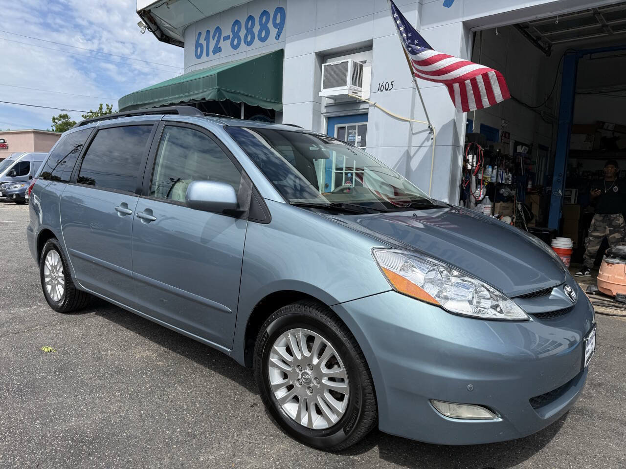 Used 2009 Toyota Sienna FWD image 3