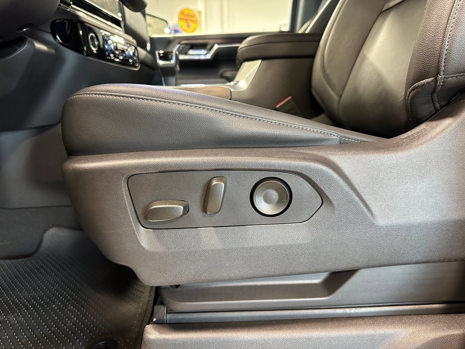 Used 2024 GMC Sierra 1500 SLT w/ SLT Premium Package AWD/4WD image 15