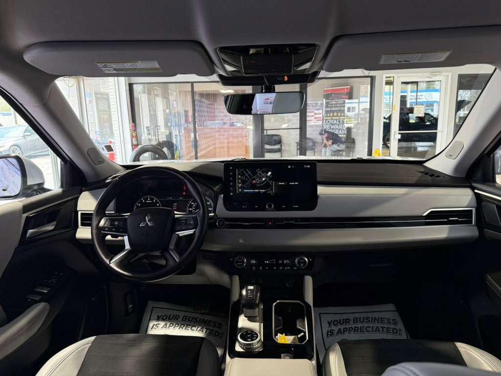 Used 2025 Mitsubishi Outlander Trail Edition image 24