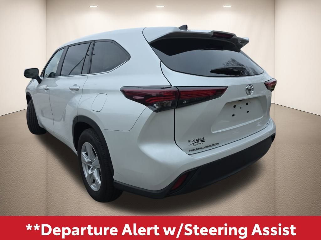 Used 2024 Toyota Highlander LE image 4