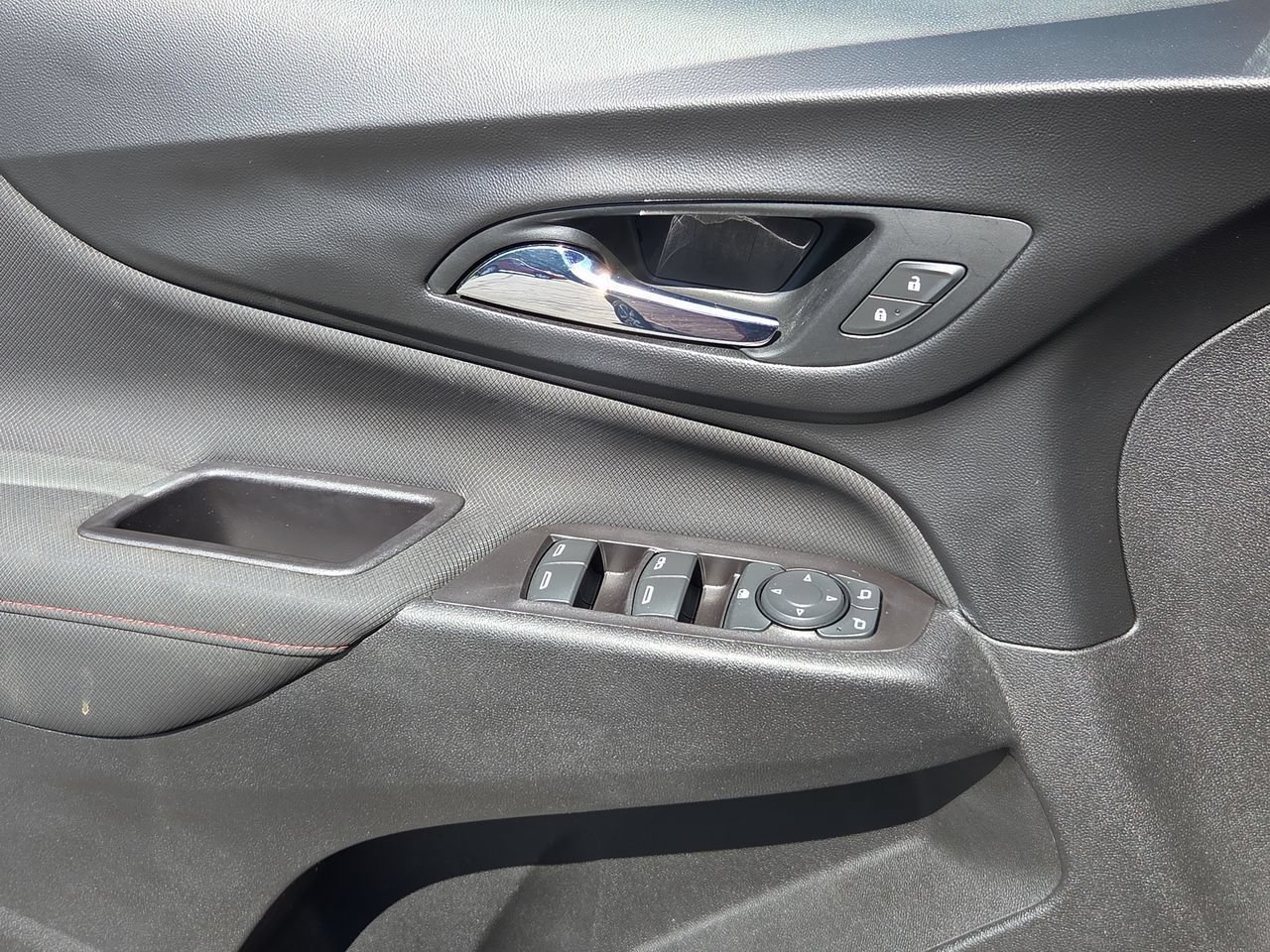 Used 2022 Chevrolet Equinox RS w/ Infotainment Package FWD image 18
