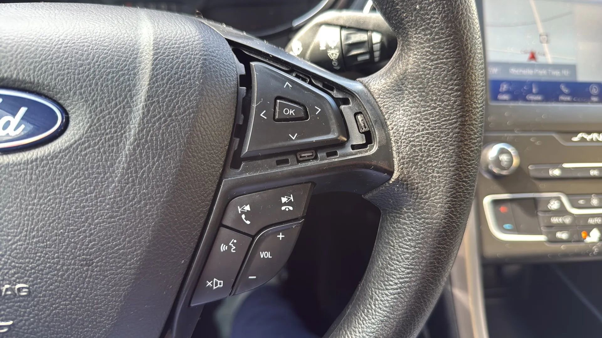 Used 2020 Ford Fusion SE image 11