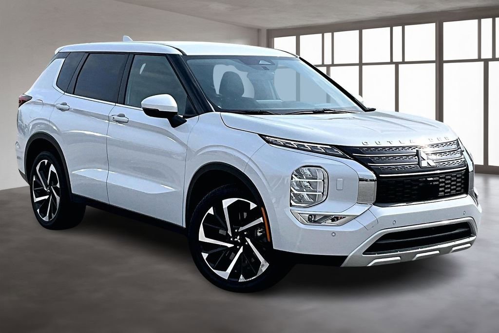 Used 2023 Mitsubishi Outlander SE image 13