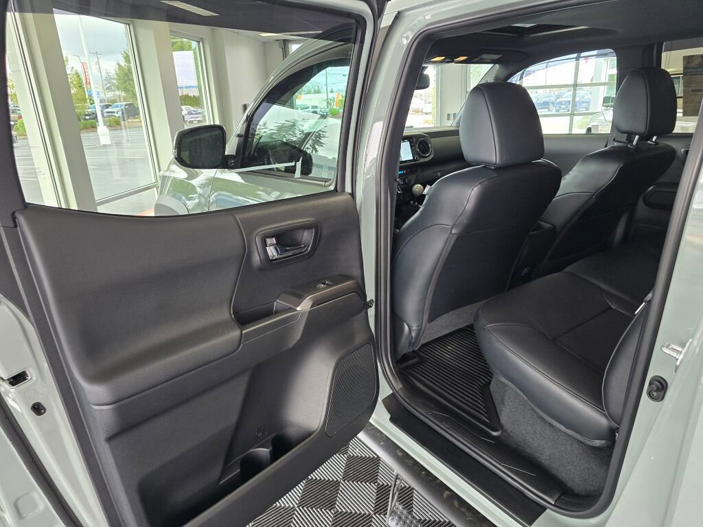 Used 2023 Toyota Tacoma TRD Off-Road w/ TRD Premium Off Road Package image 35