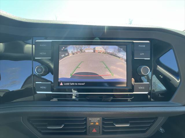 Certified 2024 Volkswagen Jetta SE w/ Panoramic Sunroof Package image 17